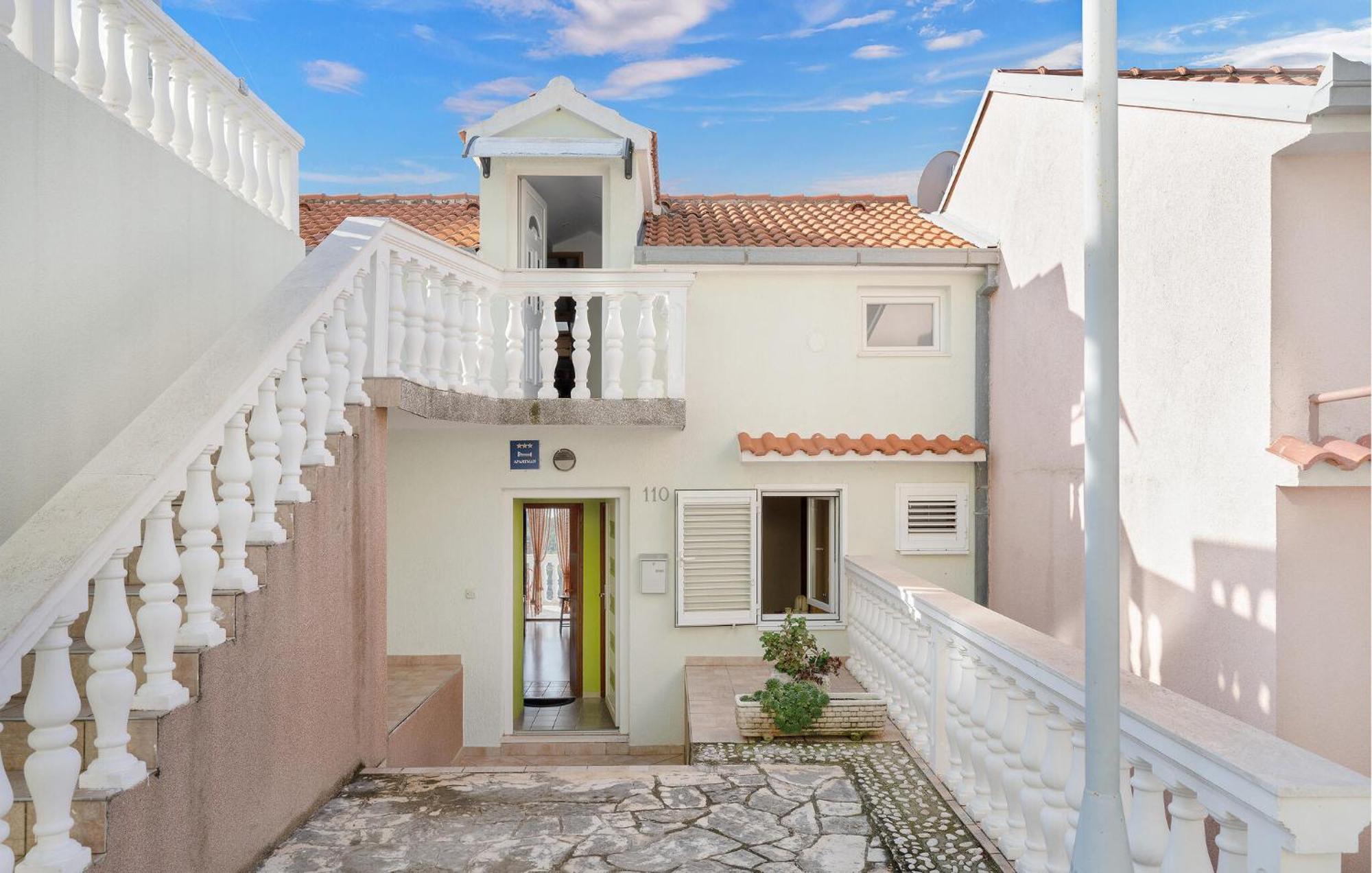 1 Bedroom Stunning Apartment In Primošten Exterior foto